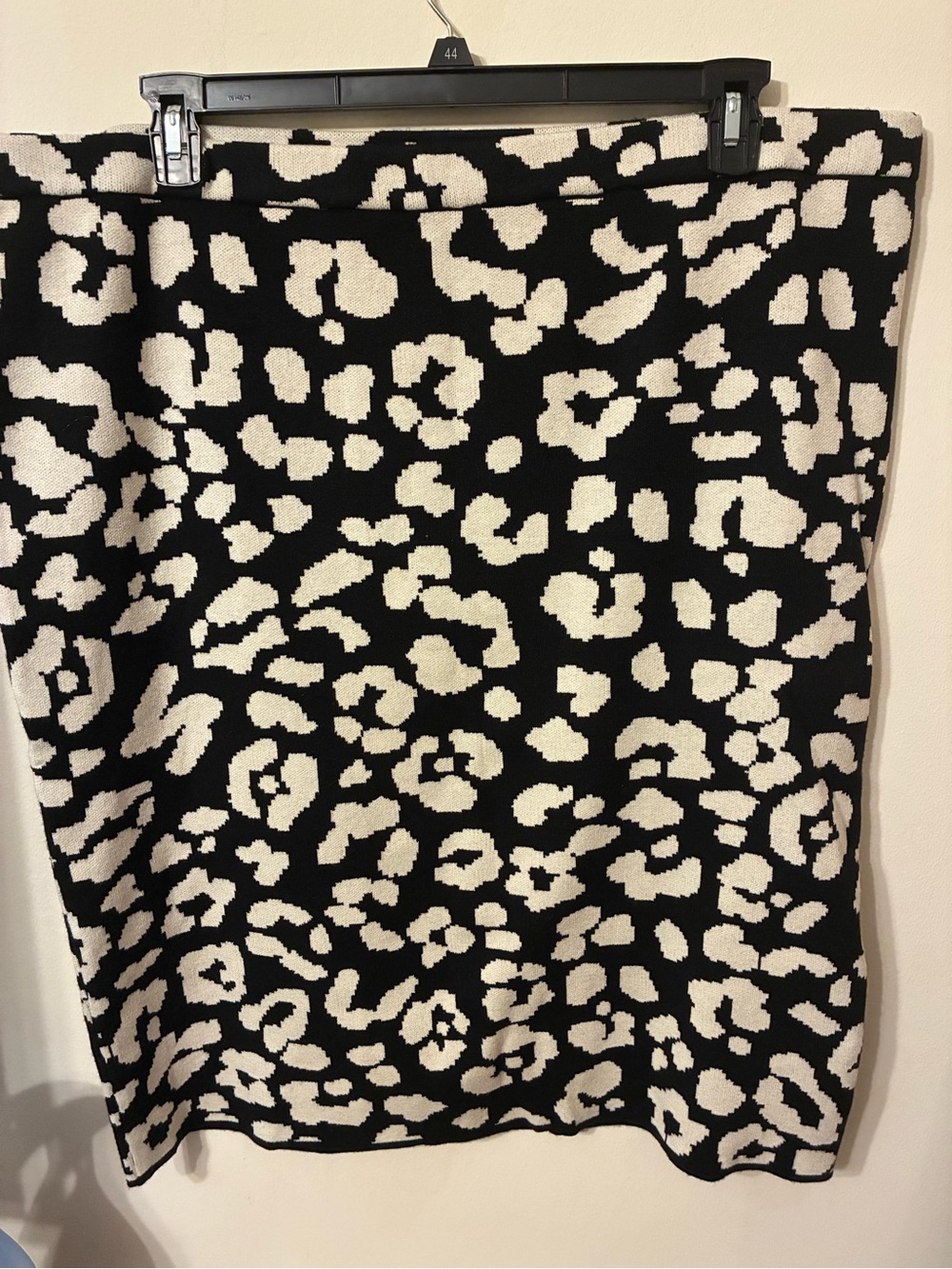 Eloquii size 22/24 black and white sweater skirt
